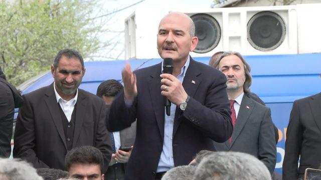 Dün geceki operasyona dikkat çekti! Bakan Soylu'dan milletvekili adayı Dönmez'in gözaltına alınmasına ilişkin açıklama... Terör kıyafetini giymiş