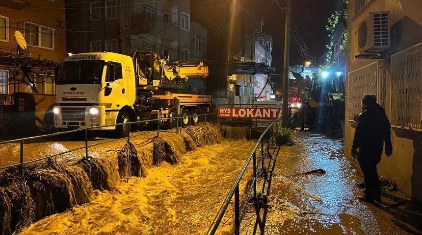 Balıkesir'de sağanak sonucu meydana gelen taşkın hasara neden oldu