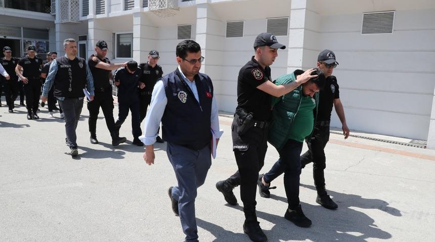 Mersin'de "sazan sarmalı" yöntemiyle dolandırıcılık iddiasına 3 tutuklama