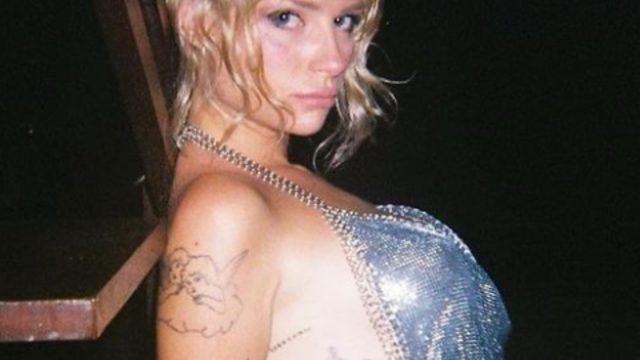 Lottie Moss bu kez süper mini elbisesiyle sokak ortasında frikik verdi! Kimse onu durduramıyor