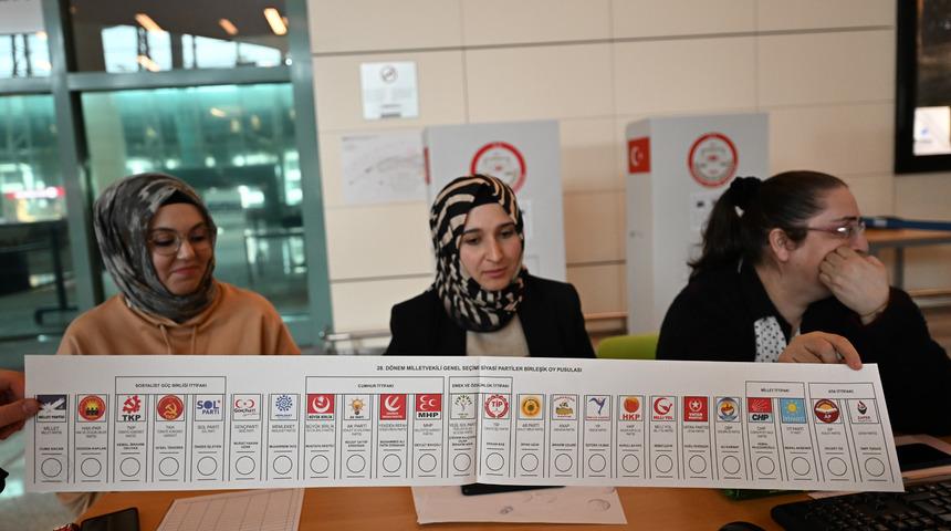 Ankara Esenboğa Havalimanı'ndaki oy verme işlemi başladı