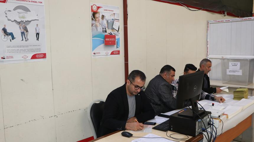 Ağrı ve Ardahan'daki sınır kapılarında oy verme işlemi başladı