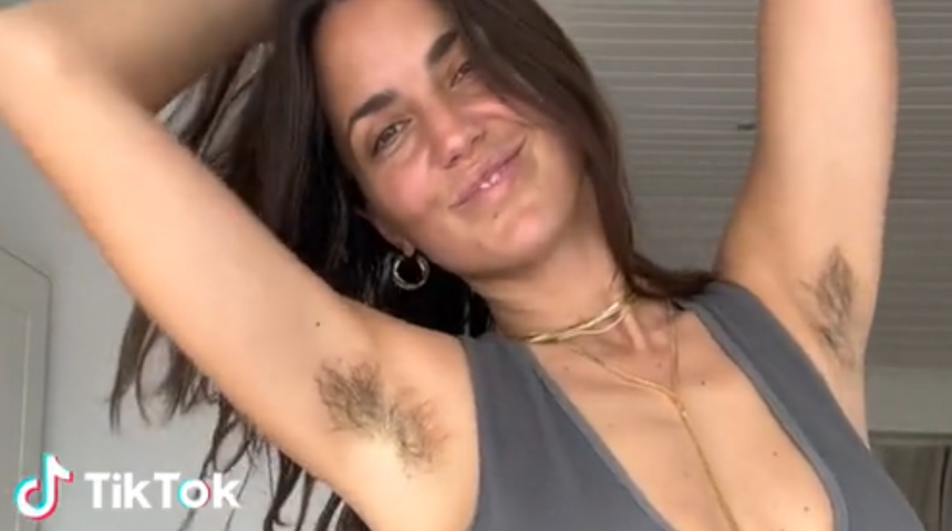 Yıllardır tıraş olmayan kadın t&uuml;yleriyle milyonlar kazanıyor! "Erkek arkadaşım buna bayılıyor"