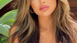 Sosyal medya fenomeni Julia Sandoval durmuyor! Bikinisiyle yatağın üzerine oturup poz verdi