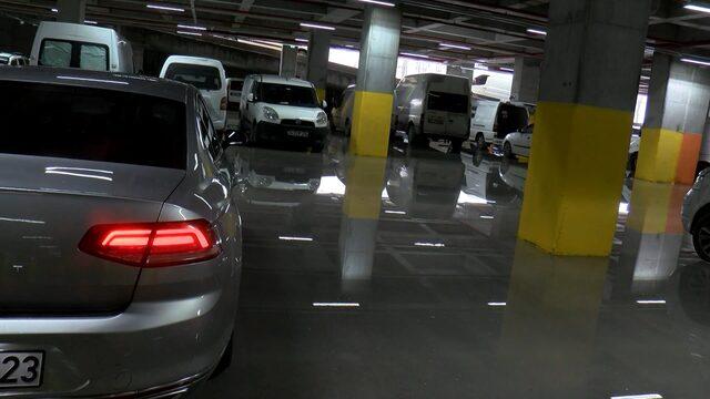 İstanbul'u sağanak yağış vurdu! Bakırköy'de otopark, Avcılar'da gecekondu sular altında kaldı