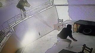 Eski eşinin sevgilisine böyle kurşun yağdırdı! Korkunç cinayet kamerada