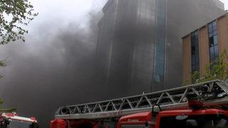 SON DAKİKA | Küçükçekmece'deki halı imalathanesinde yangın! Çok sayıda ekip sevk edildi