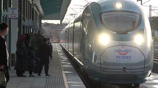 Cumhurbaşkanı Erdoğan ücretsiz olacağını duyurmuştu! Seyahatler başladı: Vatandaşlar YHT garına akın etti