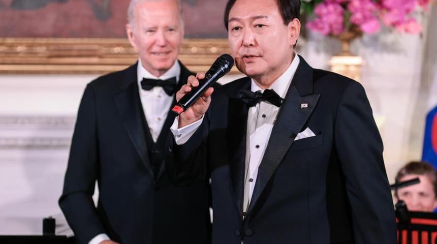 Güney Kore Devlet Başkanı Yoon, Biden'ı kırmadı! Beyaz Saray’daki akşam yemeğinde şarkı söyledi