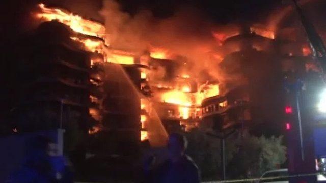 İZMİR'DE YANGIN! İzmir'de yanan yer neresi? İzmir Narlıdere yangında can kaybı var mı? Site sakinleri tahliye ediliyor