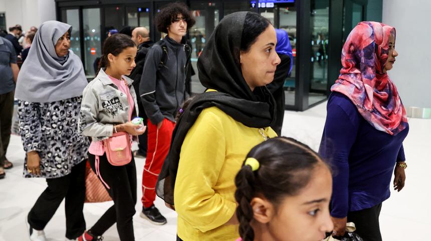 Sudan'dan askeri uçakla tahliye edilen 170 Türk vatandaşı Türkiye'ye geldi