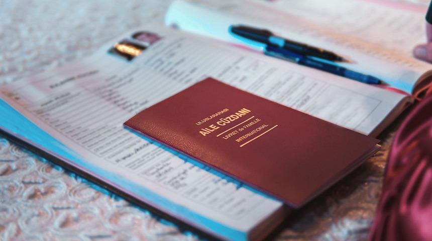 AYM'den kadınlar için 'soyadı' kararı! 9 ay sonra yürürlüğe girecek