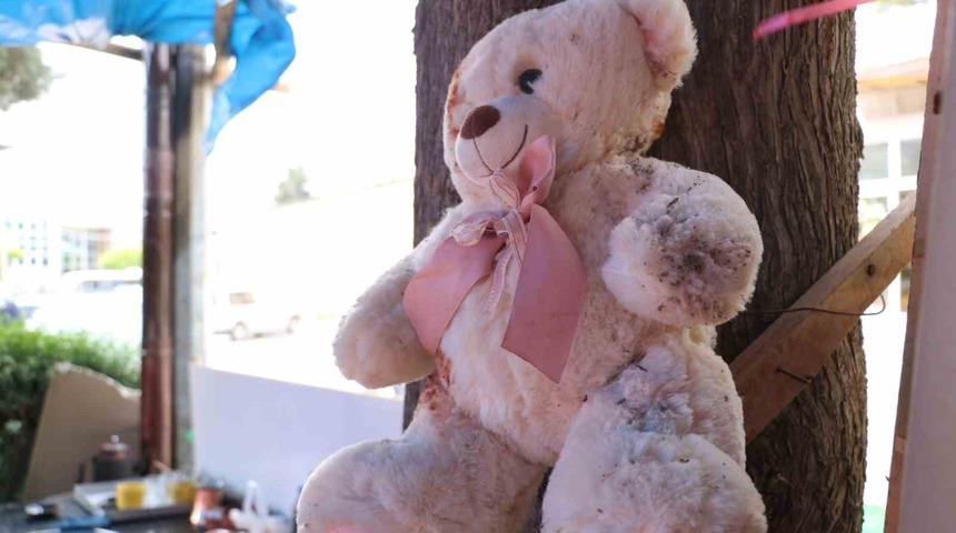 Enkazlardan toparlanan eşyalarla ‘Enkaz kafe’ açıldı