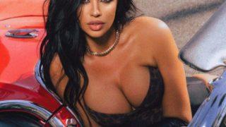 Sosyal medya fenomeni Ivana Knöll koltuğa sere serpe uzandı! Minicik bikinisiyle pozlarına beğeni yağdı