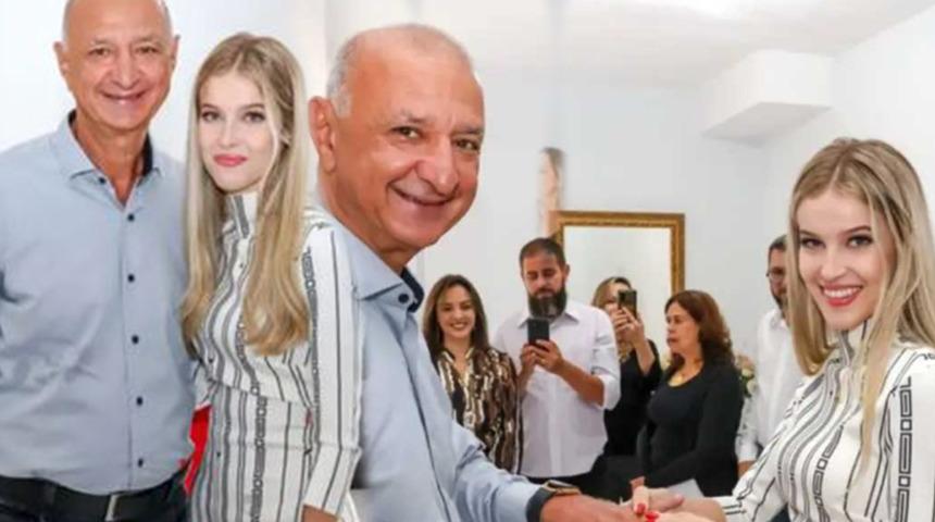 65 yaşındaki belediye başkanı ve 16 yaşındaki eşi ülke gündeminden düşmüyor! Kızı üvey annesinden daha yaşlı