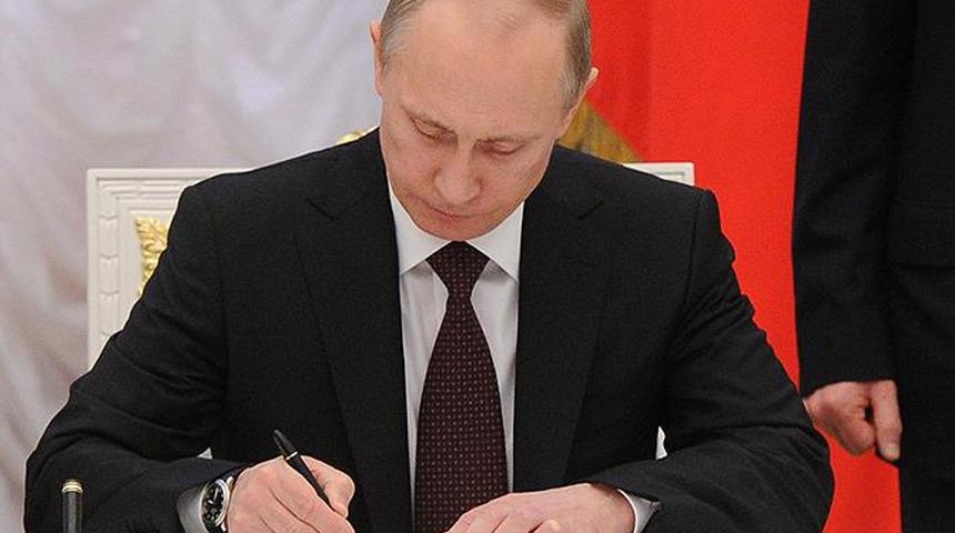 Putin imzaladı: Rusya'da vatana ihanet suçuna ömür boyu hapis!