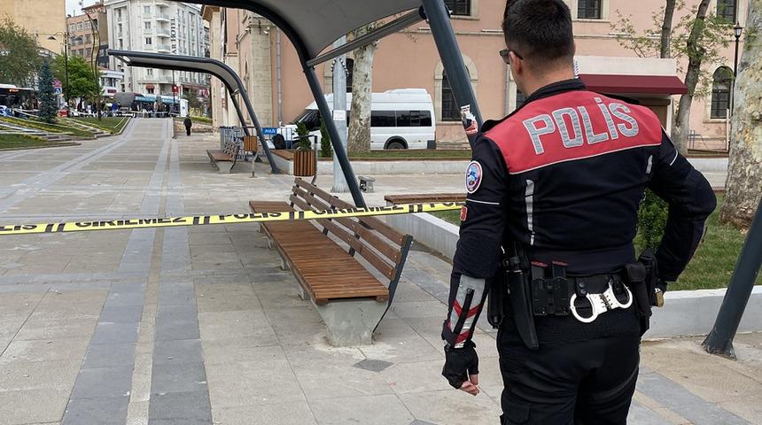 Elazığ'da hareketli dakikalar! Polisi görünce çantayı bırakıp kaçtı