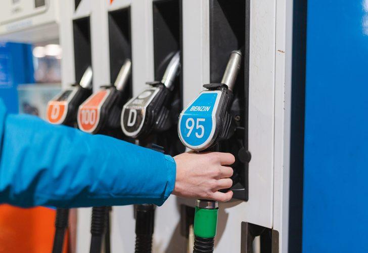 SON DAKİKA: Benzin litre fiyatı ilk kez 40 liranın üzerine çıktı! Araç sahipleri şaştı kaldı, akaryakıtta rekor satış fiyatı (1 Şubat Perşembe güncel benzin-motorin fiyatları)