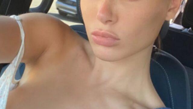 Eski yetişkin film yıldızı Lana Rhoades ayna pozuyla sosyal medyayı salladı! İç çamaşırı giymeyi tercih etmedi