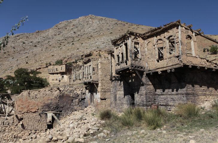 43 yıl önce boşaltıldı! Bir daha geri dönen olmadı... Hayalet köy Çobandurağı fotoğrafçıların ilgi odağı oldu G3