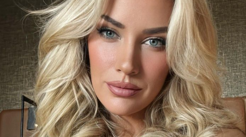 'Dünyanın en seksi kadını' unvanını kaybetmişti! Derin göğüs dekolteli ve mini etekli pozuna beğeni yağdı