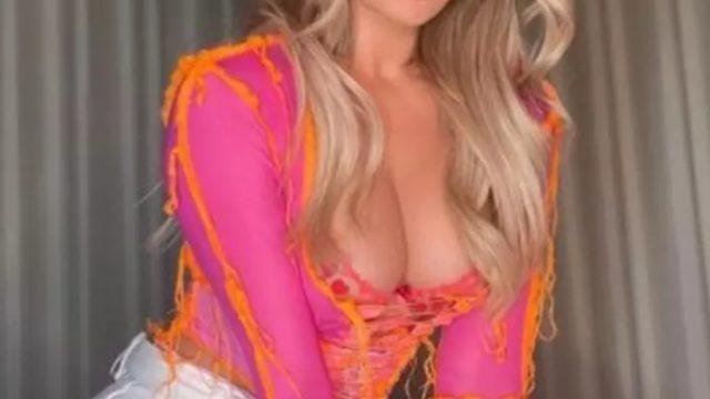 Love Island (Aşk Adası) programının eski yarışmacısı Megan Barton Hanson göğüs dekoltesiyle şov yaptı! Göğüslerini zar zor örttü