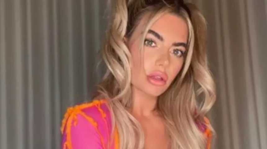 Love Island (Aşk Adası) programının eski yarışmacısı Megan Barton Hanson göğüs dekoltesiyle şov yaptı! Göğüslerini zar zor örttü