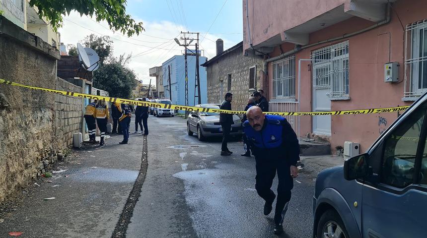Diyarbakır'da korkunç olay! Çocuklarının gözü önünde eşini boğarak, kuzenini bıçaklayarak öldürdü