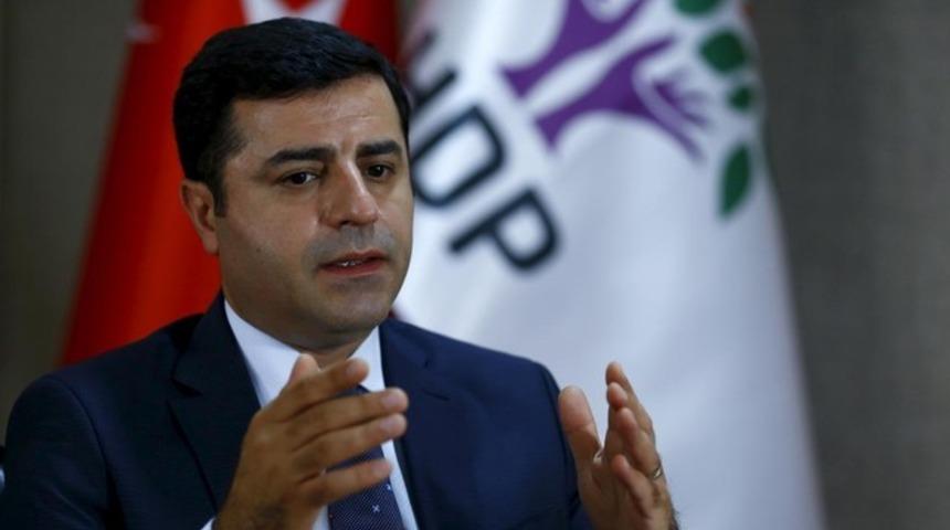 Demirtaş'tan tek tip kıyafet a&ccedil;ıklaması: Kefen giymeyi tercih ederiz