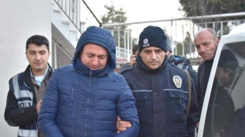 Eşini yatak odasında başkasıyla basmıştı! Alkışlarla uğurlandı