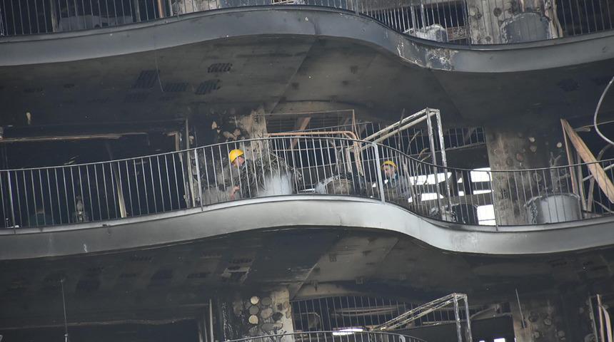 T&uuml;rkiye g&uuml;nlerdir bu olayı konuşuyor! L&uuml;ks sitedeki yangında 'kundaklama' ihtimali araştırılıyor