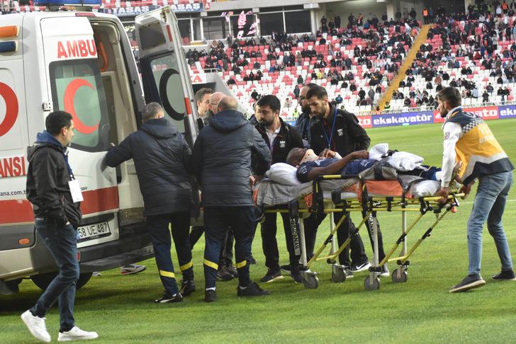 SON DAKİKA: Sivasspor Fenerbahçe maçında Enner Valencia şoku! Ambulansla hastaneye kaldırıldı G4