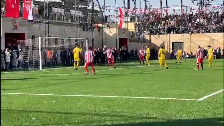 Özel maçta Yattara'dan asist, Süleyman Soylu'dan kafa golü!  G1