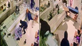 Kuyumcu soygunu kamerada! Yarım kilo altını böyle çaldılar