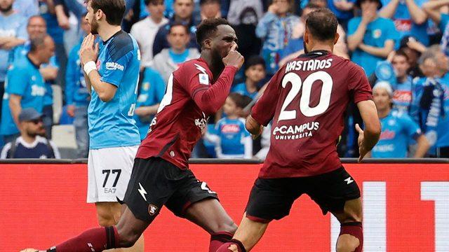 Napoli şampiyonluk maçında Salernitana ile 1-1 berabere kaldı!