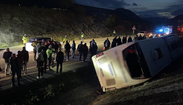 Sinop'ta yolcu otobüsü su kanalına devrildi!