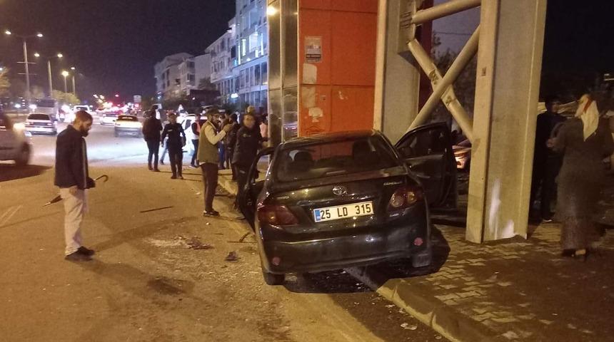 Bingöl'de iki otomobilin çarpıştığı kazada 10 kişi yaralandı