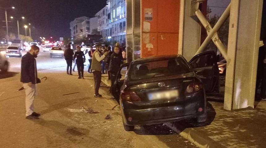 Bingöl'de iki otomobil çarpıştı: 10 kişi yaralandı