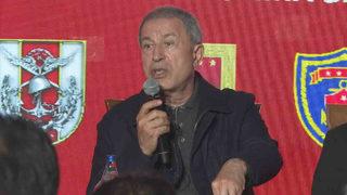 Hemen 'inek' diye damgayı vuruyorlar Bakan Akar 'Bundan vazgeçmek gerek' diyerek öğrencilere seslendi