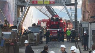 Tuzla'da tersanede gemi yangını! Çok sayıda ekip sevk edildi