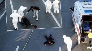 E-5'te yolun ortasında şaşkına çeviren görüntü! Bulaşıcı hastalık riskine karşı... Göz yaşartıcı spreyle kelepçelediler