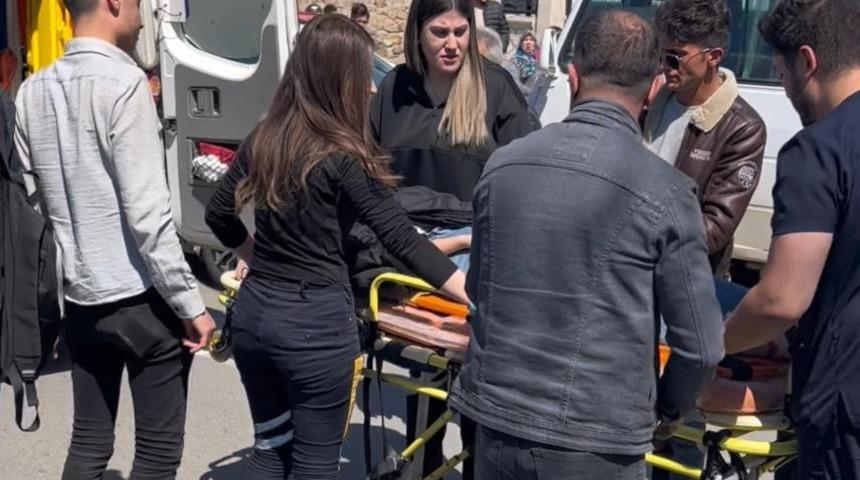 Yaya yolundan geçmeye çalışan genç kıza otomobil çarptı