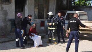 Engelli adam yangında alevlerin arasında kaldı! İmdadına komşuları yetişti