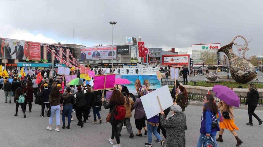 1 Mayıs Erzincan’da kutlandı