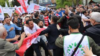 CHP ve Memleket Partililer birbirine girdi! 1 Mayıs alanına gölge düşüren 'bayrak' kavgası.. Polis araya girdi