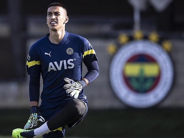 Fenerbah&ccedil;e'de bir ayrılık daha resmen a&ccedil;ıklandı!