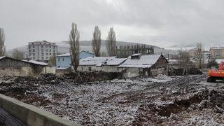 Mayıs ayının ilk günü kar yağdı! Her yer beyaz örtüyle kaplandı