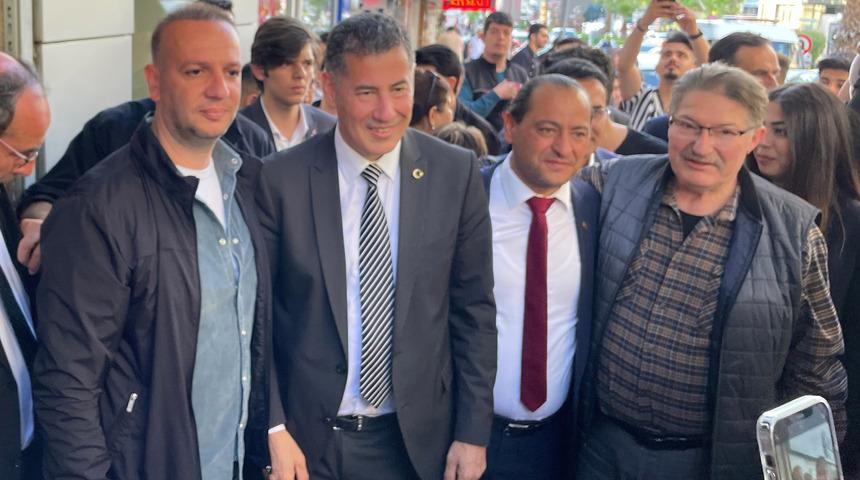 Cumhurbaşkanı adayı Sinan Oğan, Manisa'da vatandaşlarla bir araya geldi