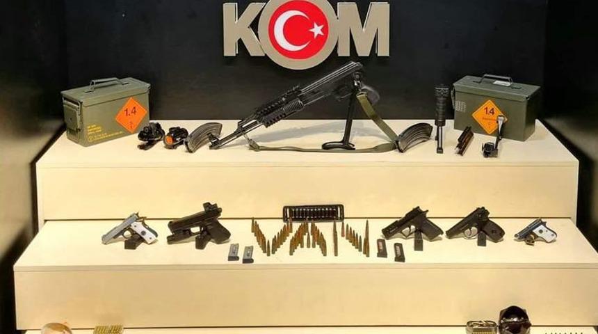 Van'da çok sayıda silah ve mühimmat ele geçirildi!