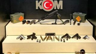 Van'da çok sayıda silah ve mühimmat ele geçirildi!